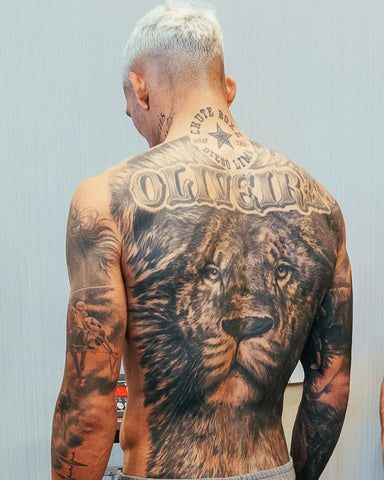 Back Tattoos for Men Charles Oliveira Tattoo, Lion Tattoo Back, Upper Back Tattoo Men, Unique Back Tattoos, Back Tattoos For Men, Back Tattoos For Guys Upper, Lion Back Tattoo, Charles Oliveira, Upper Back Tattoos