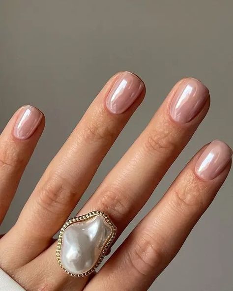 The Hottest Winter Nail Trends for 2024-2025 - 2025 Trend Nails, Pearl Colour Nails, Old Money Nails Short 2024, Neutral Nails With Chrome, Chrome Gel Nails Short, Nail Trends 2025, Subtle Chrome Nails, Nails 2025 Trends, 2025 Nail Trends