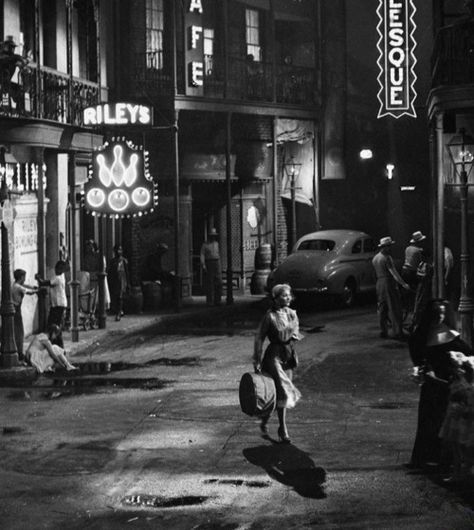 Vivien Leigh in A Streetcar Named Desire (1951, dir. Elia Kazan) Elia Kazan, A Streetcar Named Desire, Tennessee Williams, Vivien Leigh, Marlon Brando, Great Films, Classic Films, White Photo, Famous Faces