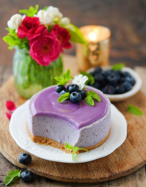 Blueberry Compote Recipe, No Bake Blueberry Cheesecake, Blueberry Powder, Compote Recipe, Blueberry Chocolate, Cheesecake Lovers, Mango Cheesecake, Eggless Desserts, Blueberry Desserts