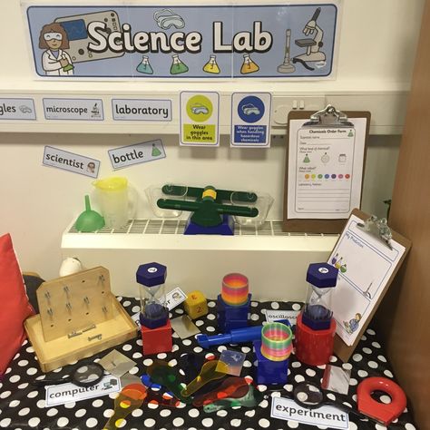 Science Lab Role Play Ks1 Role Play Area, Scientist Dramatic Play Preschool, Science Lab Preschool, Science Lab Dramatic Play Preschool, Scientist Dramatic Play, Science Lab Dramatic Play, Science Dramatic Play, Science Eyfs, Play Science Lab