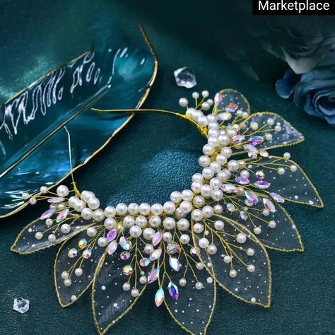 Fantasy Crown, Feather Crown, Diy Wings, Headpiece Diy, Cute Images For Dp, Futuristic Fashion, Fairy Costume, Handmade Wire Jewelry, Hair Beads