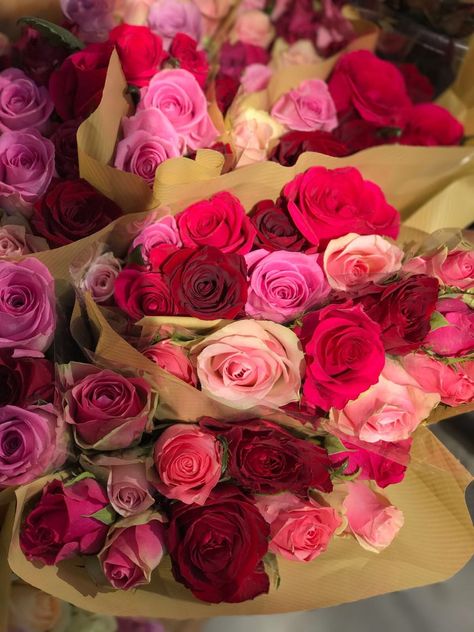 Pink red dark red flowers Pink Red Flower Arrangement, Dark Pink Roses Bouquet, Dark Red And Pink Aesthetic, Pink And Red Roses, Pink And Red Flowers, Red Flower Arrangements, Pink Flower Bouquet, Red Bouquet, Red And Pink Roses