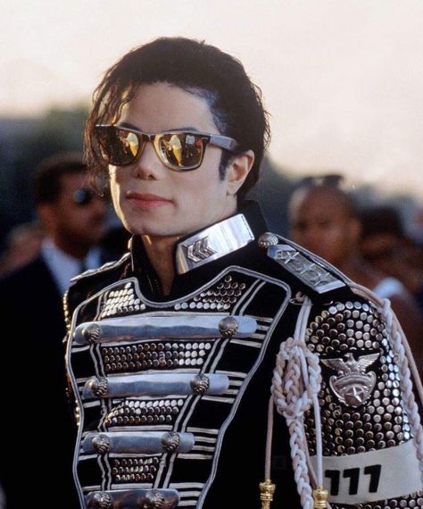 Michael Jackson on the set of HIStory teaser in Budapest 1994 ❤ Michael Jackson History Tour, Michael Jackson History, Michael Jackson Outfits, Hee Man, Michael Jackson Wallpaper, Photos Of Michael Jackson, Michael Jackson Art, Michael Jackson Smile, Joseph Jackson