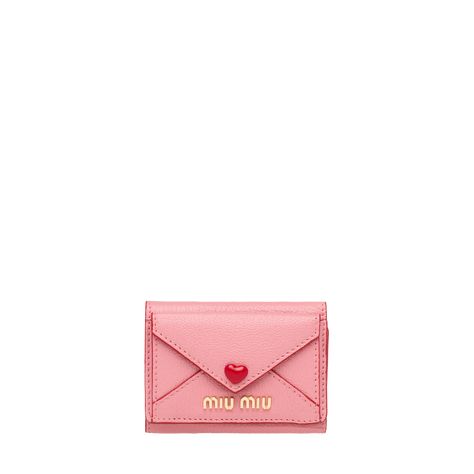 Wallet Cute Aesthetic, Miumiu Card Holder, Miu Miu Card Holder, Cute Wallet Aesthetic, Cute Small Wallets, Pink Angelcore, Light Pink Wallet, Wallet Aesthetic, Miu Miu Wallet