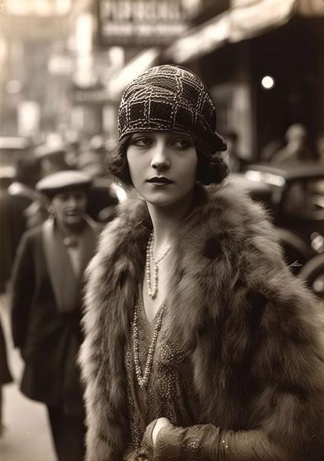 America in the 1920s | A young lady photographed in New York City, 1925. | Facebook Great Gatsby Outfit, 20s Aesthetic, 1920s Aesthetic, 1920s Halloween, 1920s Women, 1920s Photos, 1920s Outfits, 1920 Fashion, 20s Fashion