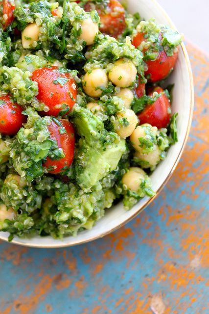 Lemon Quinoa Avocado Cilantro Chickpea Salad Lemon Quinoa, Salad Quinoa, Resep Salad, Chickpea Salad, Quinoa Recipes, Quinoa Salad, Edamame, How Sweet Eats, Vegan Dinners