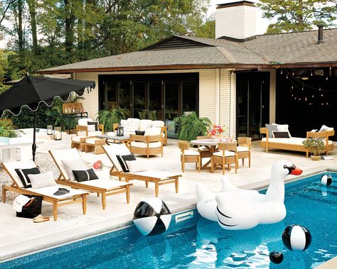 Pool Furniture Layout, Patio And Pool Ideas Layout, Pool Deck Furniture, Outdoor Porch Furniture, Outdoor Pool Furniture, Deck Furniture Layout, Pool Deck Decorations, Pool Patio Furniture, Backyard Pool Ideas