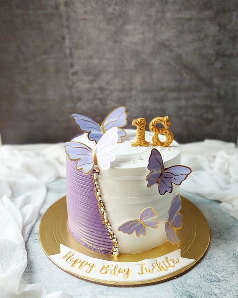 Lavender Birthday Cake Simple, Purple Cake Design, Cake Designs Fondant, Cake Designs Simple, Simple Fondant Cake, 100 Cupcakes, Sanrio Cake, Violet Cake, Elegant Cake Design