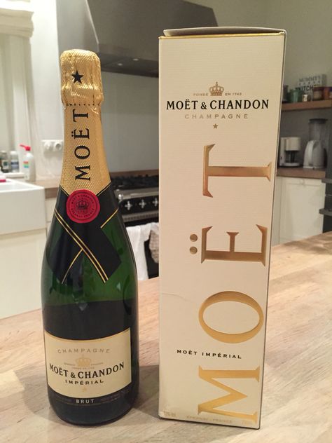 Time for some Bubbles... www.JuergenSchreiter.com | #bubbles #moetchandon #moëtchandon #moët #champagne #champagner #luxurylife #luxurylifestyle #brandambassador #visionary #schreiter #sommelier #365happydays Moët & Chandon Aesthetic, Moet Champagne Aesthetic, Monet Champagne, Moët Champagne, Rich Core, Champagne Lifestyle, Expensive Champagne, Moet Champagne, Champagne Moet