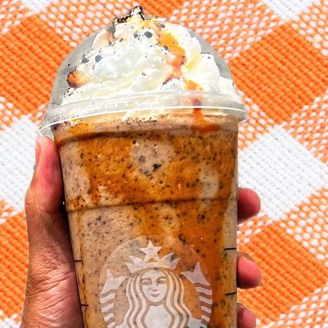 24HR STARBUCKS • LAS VEGAS ☕️🎰 on Instagram: "Try this viral PUMPKIN COOKIE CRUMBLE FRAPPUCCINO!! 🎃 HOW TO ORDER: “Can I get a Venti Mocha Cookie Crumble, with no Mocha, add 2 pumps White Mocha, and 2 pumps Pumpkin Sauce. No mocha drizzle, Extra Pumpkin sauce drizzle instead.” Visit our 24HR store here at Eastern & 215, Las Vegas 👋🏽 PS. “Secret Menu” does not exist. customized drinks must be ordered BY RECIPE. Also, drinks might not always look and taste the same, but your baristas will a Cookie Crumble Frappuccino, Pumpkin Frappuccino, Frappuccino Starbucks Secret Menu, Mocha Cookie Crumble, Cookie Crumble, Pumpkin Sauce, Pumpkin Cookie, Starbucks Frappuccino, White Mocha