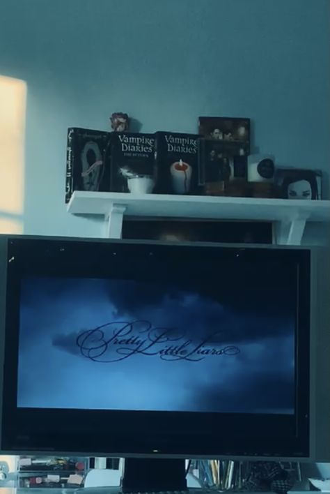 Evanescence Aesthetic, Tvd Twilight, Candles Dark, Evanescence, Aesthetic Room, Vampire Diaries, Room Ideas, Flatscreen Tv, Room Decor