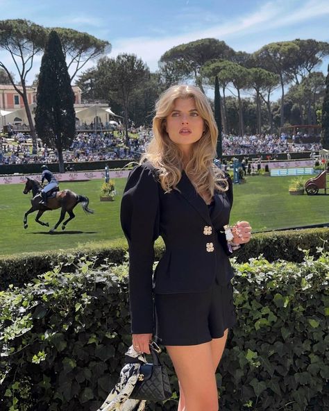 NANA JACQUELINE® (@nanajacqueline_) • Instagram photos and videos Horse Racing Outfits Women, Horse Race Outfit, Melbourne Races, Horse Racing Fashion, Classy Old Money, Fashion Old Money, Polo Game, Navy Blue Outfit, Race Outfit