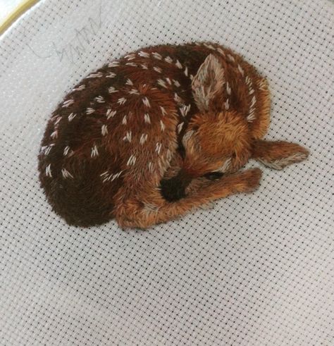 Realistic Deer Drawing, Fawn Embroidery, Realistic Embroidery, Deer Embroidery, Embroider Ideas, Embroidery Animals, Cool Embroidery, Ribbon Embroidery Tutorial, Christmas Embroidery Designs