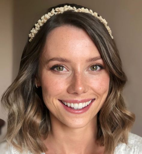 Wedding Makeup Light Brown Hair, Simple Make Up Wedding Natural Looks, Rosy Natural Wedding Makeup, Bride With No Makeup, Soft And Romantic Wedding Makeup, Simple Bridal Makeup Green Eyes, Soft Bridal Makeup Hazel Eyes, Fresh Bridal Makeup Green Eyes, Bride Makeup Freckles