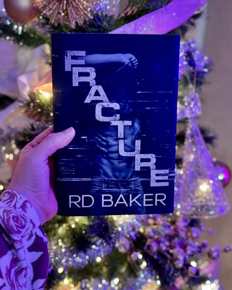 💚 FRACTURE 💚 I simply adore RD Baker. This author is not only an amazing human being - but the stories they weave are like my version of Christmas morning. I was lucky enough to be chosen to read the ARC of Fracture, and in turn, when I saw the cover - I was in love. The hardcover has the dust jacket with the model - yall know I’m a sucker for a model - and then you take the jacket off *swoon* and get to the goods. An absolutely stunning book - inside and out. 📖 #books #bookrecs... I Was In Love, Human Being, Christmas Morning, Dust Jacket, I Saw, The Model, To Read, In Love, Turn Ons