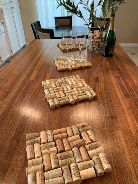 Wine Cork Trivet, Wine Cork Coasters, Trivets Diy, Wine Cork Diy Crafts, Wine Cork Projects, Cork Crafts Diy, Wine Cork Diy, Cork Trivet, Wine Cork Art