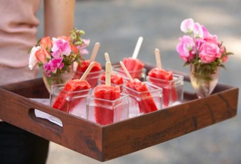 Alcoholic Popsicles / Ice Lollies - perfect for a Summer party. Summer Wedding Reception Food, Red Popsicle, Popsicle Cocktail, Summer Wedding Reception, Creative Cocktails, Wedding Drinks, Reception Food, Wedding Reception Food, Budget Friendly Wedding