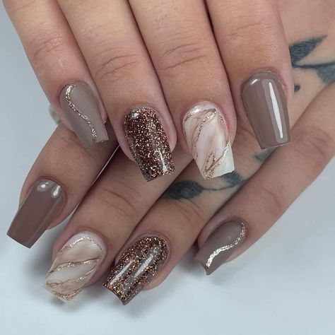 Gold Nail Ideas, Gel Nail Polish Colors, Casual Nails, Great Nails, Pretty Nail Art, Gold Nails, Fall Nails, Nail Polish Colors, Holiday Nails