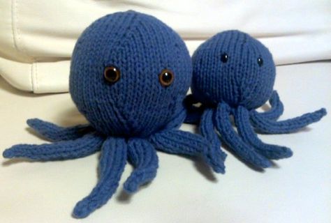 Knitted Octopus, Octopus Knitting Pattern, Octopus Knitting, Octopus Pattern, Desk Bookshelf, Animal Knitting Patterns, Pattern Knitting, Knitted Animals, Black Eyes