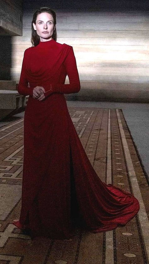 Movie Costume Design, Rebecca Ferguson Actress, Lady Jessica, Dune Film, Dune 2021, Bene Gesserit, Space Fashion, Frank Herbert, Rebecca Ferguson