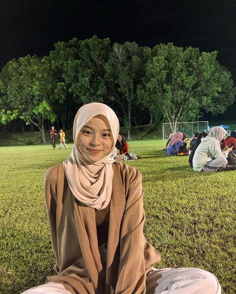 Malay Girl Ootd Hijab, Malay Girl Ootd, Perempuan Malaysia, Malaysia Girl, Malay Hijab, Malay Girl, Gadis Melayu, Awek Melayu, Foto Cewek Hijab Aesthetic