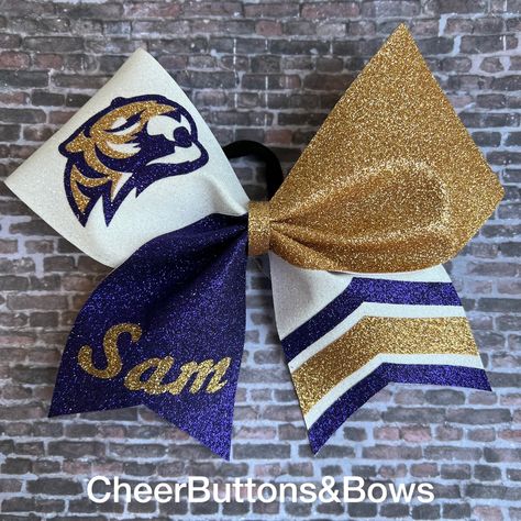 Cheerleading Picture Poses, Cute Cheer Bows, Competition Cheer, Sideline Cheer, Glitter Cheer Bow, Cheer Uniforms, Cheerleading Pictures, Cheer Coach, Diy Halloween Costume