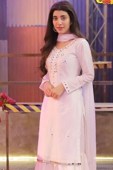 Urwa Hocane White Dress, Urwa Hocane In White Dress, Urwa Hocane Dresses, Urwa Hocane, White Kurti, White Attire, Pakistani Fancy Dresses, Simple Pakistani Dresses, Ethnic Dress