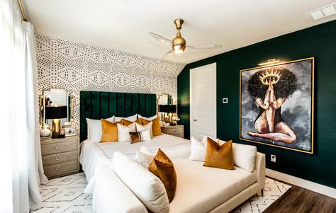 Teal Gold Black Bedroom, Emerald Green Interior Design Bedroom, Luxury Bedroom Design Black, Emerald Green Black And Gold Bedroom, Luxury Bedroom Black, Luxury Bedroom Aesthetic, Bedroom Aesthetic Black, Black Luxury Bedroom, Bedroom Design Black