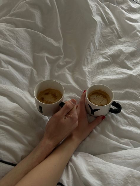 Coffee Together Couple Mornings, Coffee Bed Couple, Couple Making Pancakes Aesthetic, Morning Couple Aesthetic, Romantic Morning Couple Breakfast, Cosy Couple Cuddling, Coffee Boyfriend, Relationship Vision Board, Couples Communication