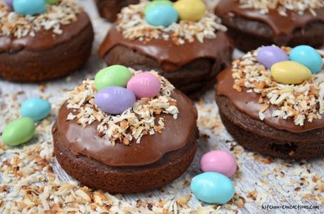 Donut Decorating Ideas, Fancy Donuts, Easy Easter Desserts, Easter Sweets, Easter Brunch Food, Easter Desserts Recipes, Kid Desserts, Delicious Donuts, Easter Cupcakes