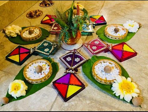 Makar Sankranti Decoration At Home, Sankranti Decoration At Home, Haldi Kunku Decoration, Patang Kite Photography, Patang Kite, Sankranti Decoration, Kite Decoration, Sankranthi Rangoli, Sankranti Rangoli