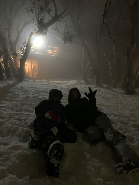 Night Aesthetic Winter, Rauch Tricks, Australia Snow, Snowboarding Aesthetic, Couple Winter, Snow Night, Cosy Blanket, Snow Trip, Winter Inspo