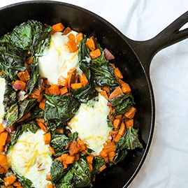 Best Collard Greens Recipe, Recipe Sweet Potato, Potato Skillet, Collard Greens Recipe, Green Potatoes, Sweet Potato Skillet, Healthy Entrees, Cubed Sweet Potatoes, Csa Recipes