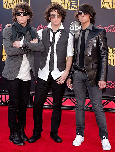 The Jonas Brothers Jonas Brothers Costume, Jonas Brothers Tour Outfit Ideas, Year 3000 Theme Outfit Jonas Brothers, Jonas Brothers Tour Outfit, Camp Rock Jonas Brothers, Rock Halloween Costumes, Jonas Brothers Early 2000s, Bachlorette Outfit, Jonas Brothers Baseball Jersey