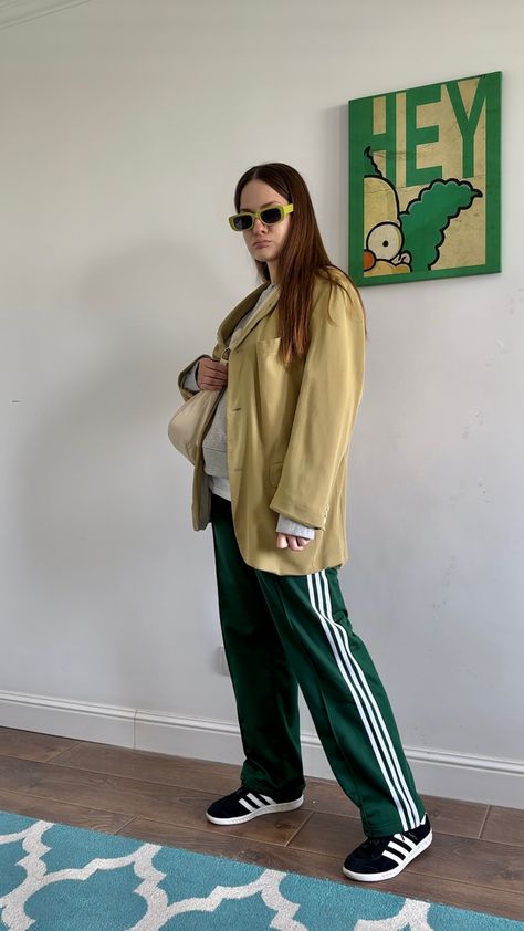 Track Pants And Blazer Outfit, Green Adidas Pants Outfit, Green Track Pants Outfit, Adidas Firebird Pants Outfit, Adidas Track Pants Outfit Woman, Adidas Sweatshirt Outfit, Adidas Sweats Outfit, Adidas Joggers Outfit, Track Pants Outfit Women