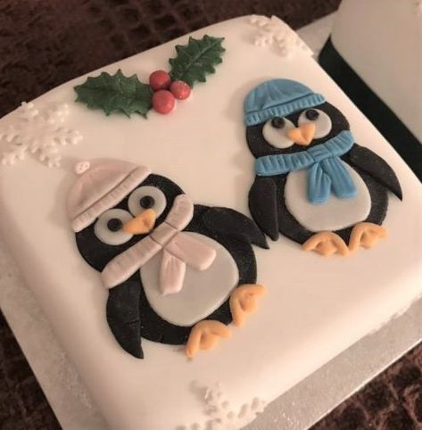 Square Xmas Cake Decorating Ideas, Square Christmas Cake Ideas, Christmas Cake Square, Penguin Christmas Cake, Square Christmas Cake Decorating Ideas, Christmas Fruit Cake Decoration, Christmas Cake Ideas Fondant, Square Christmas Cake Designs, Xmas Cake Decorating Ideas