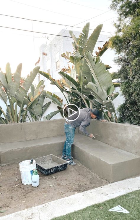 ▷▷ How to Build an Outdoor Stucco Sectional Sofa and Create the Ultimate California Style Backyard Fire Pit... Fire Pit Yard, Balcony Ideas Apartment Christmas, Backyard Fire Pit, Yard Ideas Cheap, Yard Ideas Backyard, Backyard Oasis Ideas, Backyard Beach, Backyard Remodel, Budget Patio