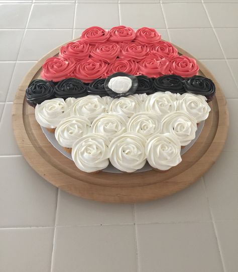 Pokemon Ball Cupcake Cake, Pokemon Ball Cupcakes, Pokeball Cupcake Cake, Pokemon Birthday Cupcake Cake, Poke Ball Cupcakes, Pokemon Cupcake Cakes Pull Apart, Pokemon Birthday Cake Diy, Pokemon Treats, Pokémon Treats