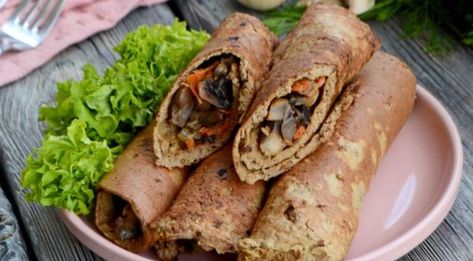 Liver Pancakes with Mushroom Filling Liver Pancakes, Pancake Fillings, Mushroom Filling, Beef Liver, Chicken Livers, Easy Cooking Recipes, Living Food, Fresh Herbs, Sour Cream