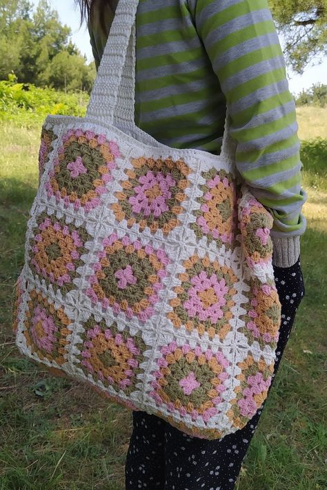 Big Bag Crochet, Large Crochet Bag, Big Granny Square Bag, Big Crochet Bag, Crochet Granny Square Tote Bag, Granny Square Tote Bag Pattern, Granny Square Bag Layout, Crochet Flower Tote Bag, Brown Crochet Tote Bag With Granny Square