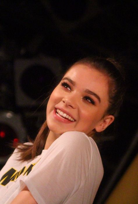 Hailee Steinfeld Smile, Hailee Steinfeld Cute, Laura Vandervoort, Maia Mitchell, Elsa Pataky, Alicia Vikander, Kate Bishop, Jennifer Morrison, Adam Sandler