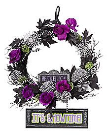 Beetlejuice Wreath, Beetlejuice Costumes, Beetlejuice Decor, Beetlejuice Costume, Estilo Dark, Beetlejuice Halloween, Movie Decor, Diy Halloween Wreath, Make Halloween