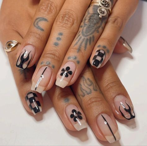 Gel Nails Edgy, Black Design Gel Nails, Biab Nails Long, Short Punk Nail Designs, Barbwire Nails Design, Black Mix And Match Nails, Nail Art Designs Edgy, Mismatch Halloween Nails, Black Nail Designs Natural Nails