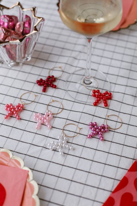 DIY Bow Wine Charms (Easy Galentine’s Day Craft!) — Entertain the Idea Wine Craft Ideas, Galentines Girls Night Craft, Bow Craft Ideas, Diy Friends Valentines Gifts, Valentine’s Diy Crafts, Galantines Ideas Diy, Galentines Party Crafts Girls Night, Craft Boards Ideas, Diy Vinyl Gifts Ideas