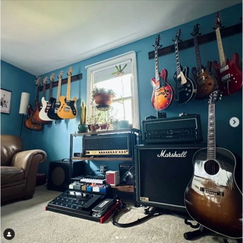 👀 Pretty sweet setup!! Follow @InGuitarsWeTrust for more cool guitar stuff! Credit: @homerigshare . #musicroom #guitarcollection #guitarplayers #guitargear #acousticguitar #marshallamps #pedalboard #guitarrig #guitarpedals #telecaster #lespaul #pedalsandeffects #effectspedals #pedalboardoftheday Guitar Setup Bedroom, Guitar Room Ideas, Guitar Rooms, Band Room Ideas, Guitar Bedroom, Band Room, Marshall Amps, Guitar Room, Guitar Rig