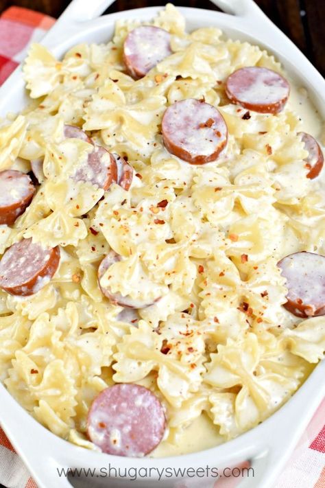 Creamy, Sausage Alfredo Pasta is a quick and versatile dinner recipe that is on the table in under 30 minutes! Classico Alfredo Sauce, Alfredo Sauce Recipes, Sausage Alfredo Pasta, Sausage Alfredo, Hamburger Casseroles Recipes, Resep Pasta, For Dinner, Pasta Recipes Alfredo, Pasta Alfredo