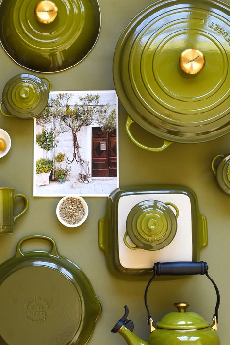 Olive Green Kitchen, Green Kitchen Accessories, Cute Kitchen, Green Kitchen, Le Creuset, Dream House Decor, Country Kitchen, My Dream Home, Kitchen Inspirations