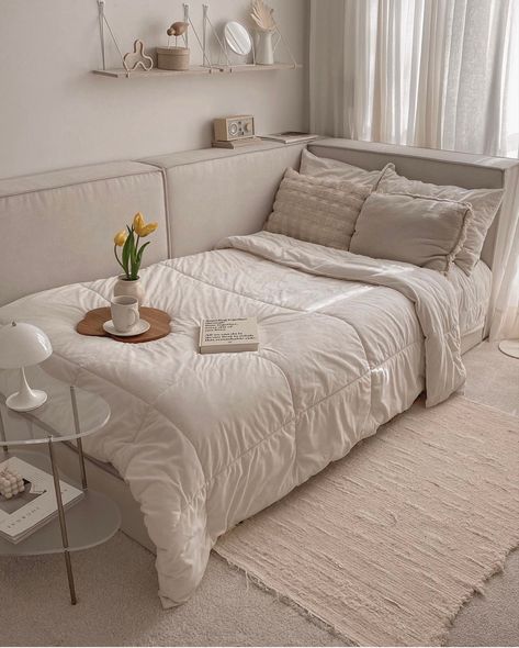 College Dorm Room Decor, Room Redesign, Cozy Room Decor, Teen Bedroom Decor, Room Design Bedroom, White Room, Room Makeover Bedroom, Room Makeover Inspiration, Small Room Bedroom