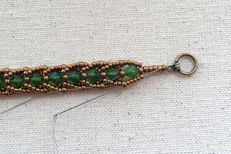 Spiral Stitch, Seed Bead Bracelets Tutorials, Spiral Bracelet, Kumihimo Jewelry, Lisa Yang, Diy Bracelets Tutorials, Beading Patterns Free, Beaded Bracelets Tutorial, Emerald Bracelet